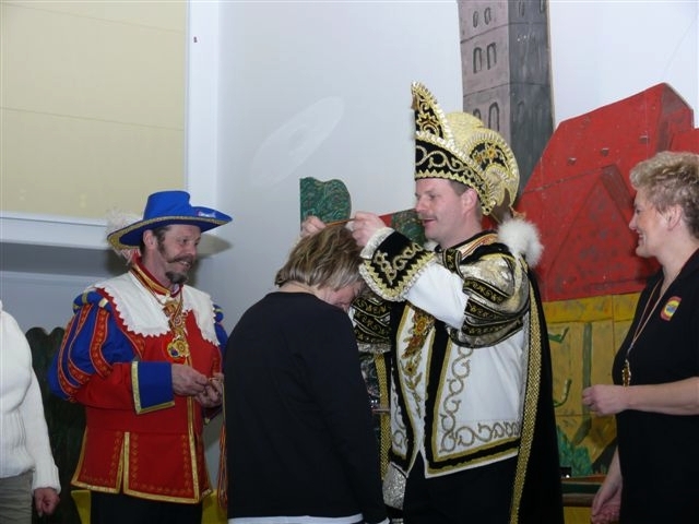 003 OrdenVerlei.JPG - Vergabe der Orden durch Prinz Uwe